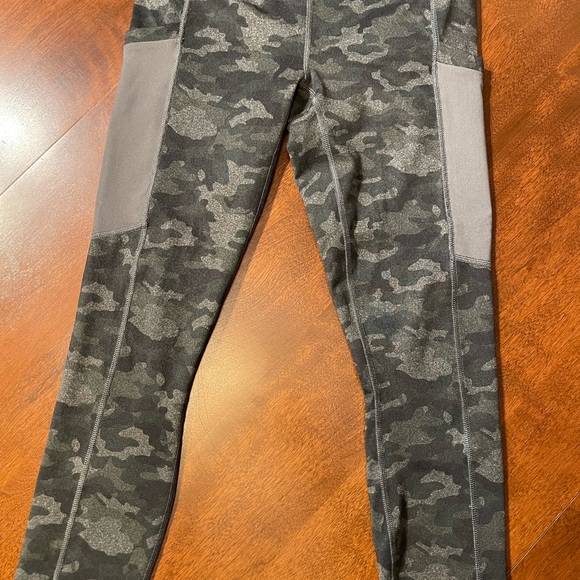 Fabletics Leggings, Powerhold, size Small, Black and Gray Camo Print, very nice - Picture 1 of 10